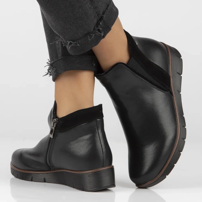 Skórzane botki na koturnie Filippo DBT4781/23 BK czarne