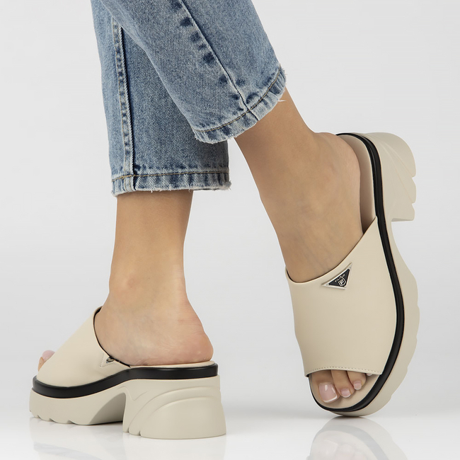 Leather flip-flops Filippo DK4616/23 BE beige