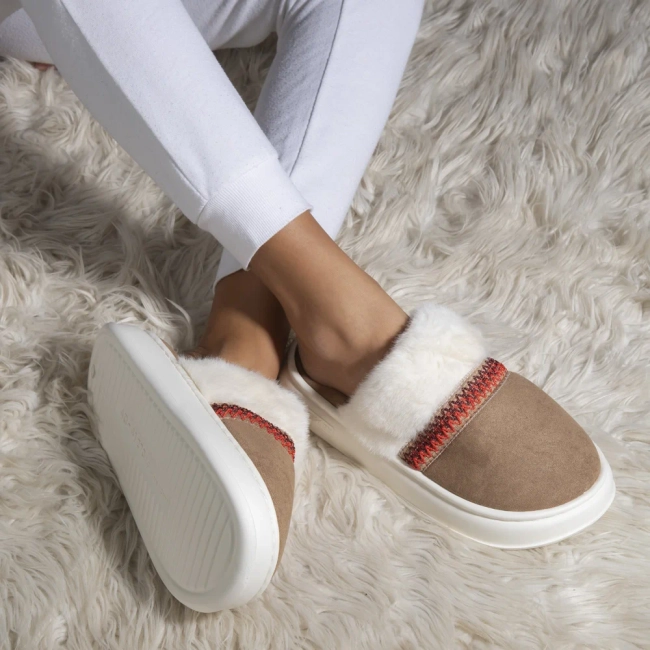 Kapcie Filippo DK7477/25 BR brązowe