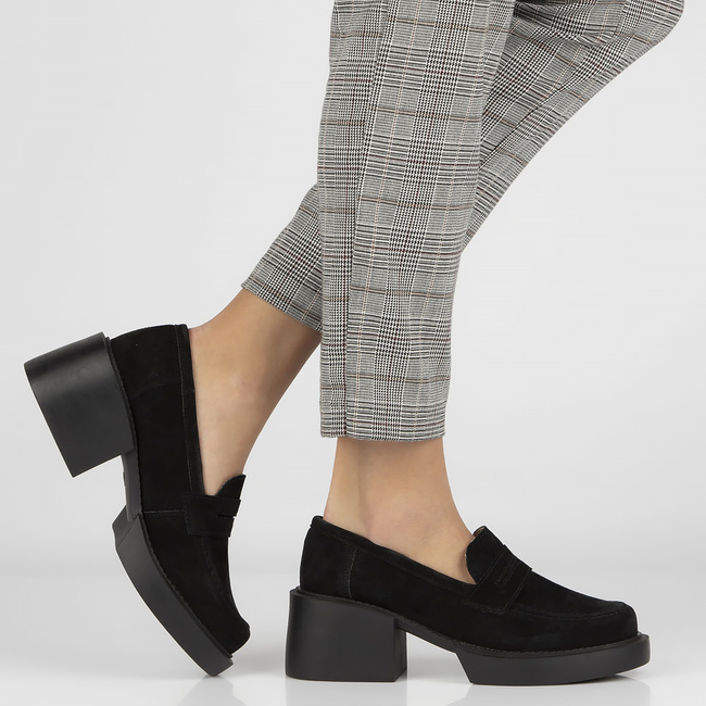 Skórzane półbuty na obcasie Filippo DP4685/23 BK czarne