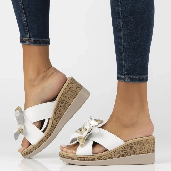 Skórzane klapki Filippo DK7039/25 WH białe