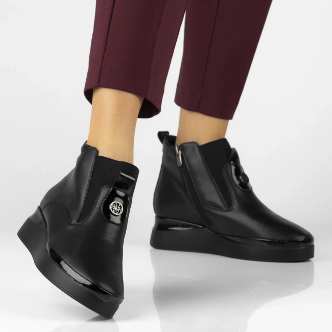 Skórzane botki na platformie Filippo DBT7392/25 BK czarne