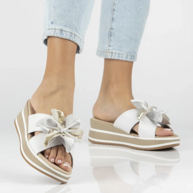 Skórzane klapki Filippo DK7636/26 WH białe