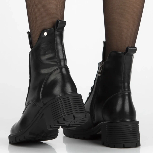 Leather ankle boots Filippo DBT7132/25 BK black