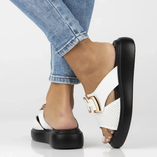 Skórzane klapki Filippo DK7025/25 WH białe