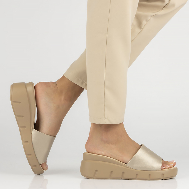 Leather flip-flops Filippo DK4454/23 GO gold