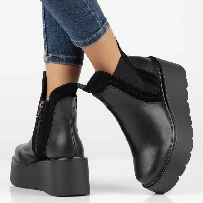 Skórzane botki na koturnie Filippo DBT4745/23 BK czarne