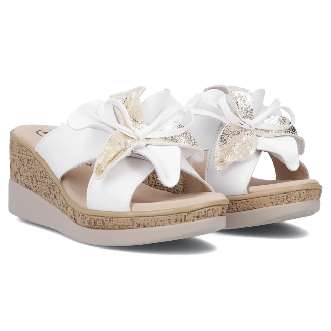 Skórzane klapki Filippo DK7039/25 WH białe