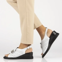 Skórzane sandały na koturnie Filippo DS6154/24 WH białe