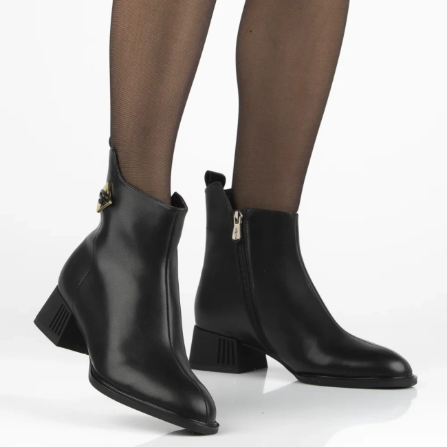 Leather ankle boots Filippo DBT7190/25 BK black