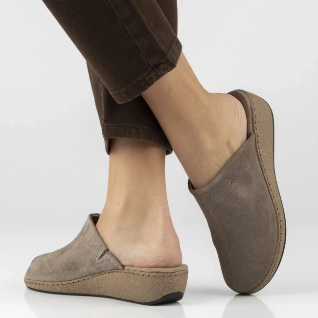 Skórzane klapki Filippo DK7567/26 TP taupe