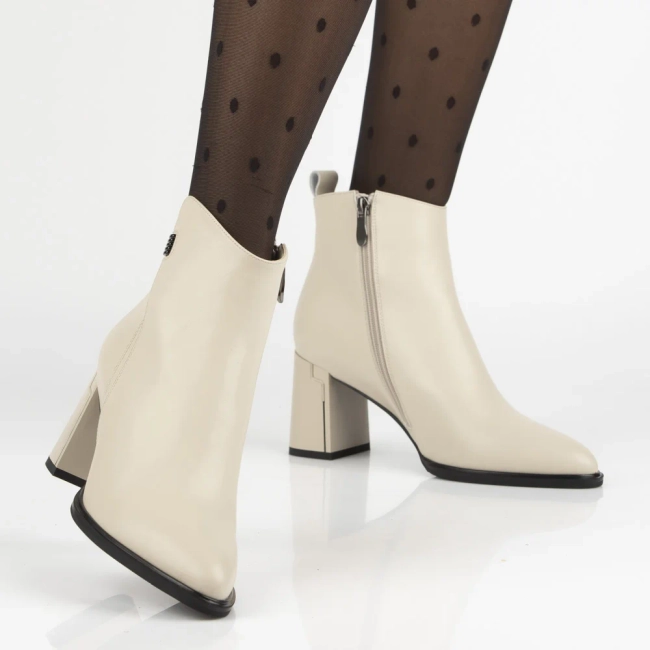 Leather ankle boots Filippo DBT7462/25 BE beige