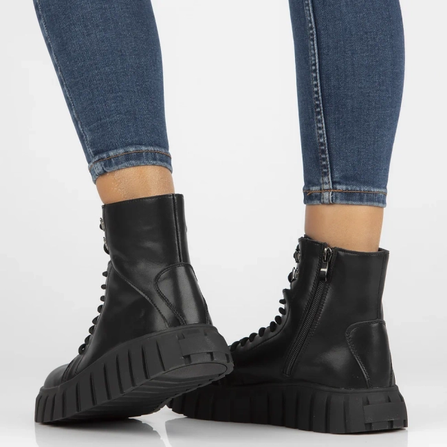 Leather ankle boots Filippo DBT6312/24 BK black