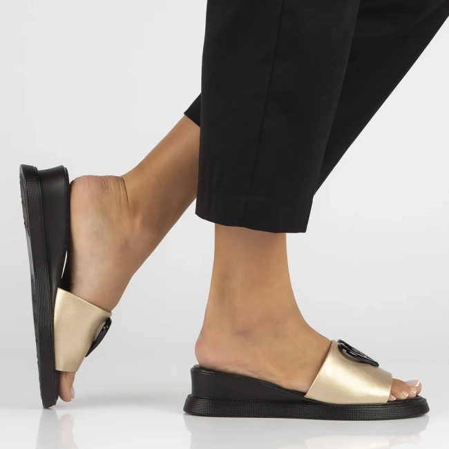 Leather flip-flops Filippo DK6068/24 GO gold