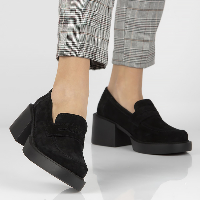 Skórzane półbuty na obcasie Filippo DP4685/23 BK czarne