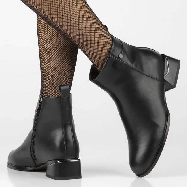 Leather ankle boots Filippo DBT6412/24 BK black