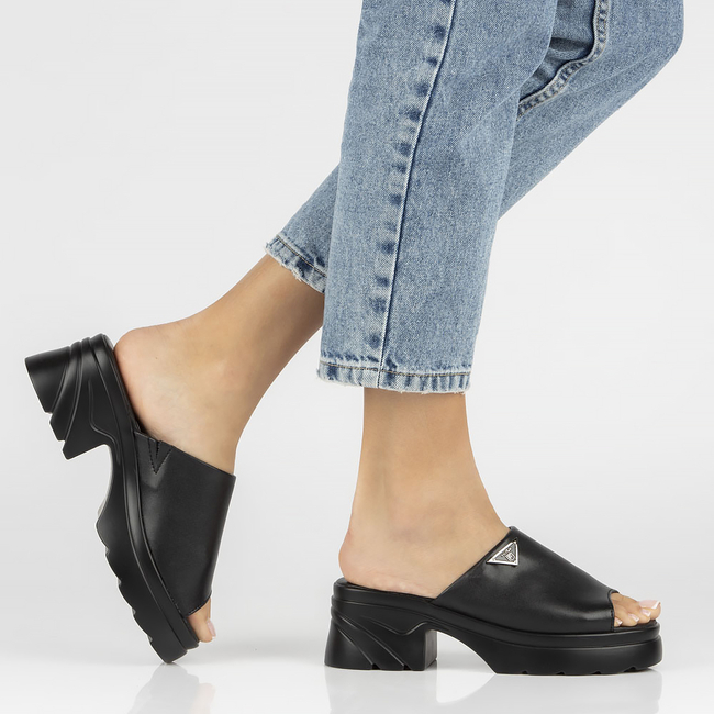 Skórzane klapki Filippo DK4616/23 BK czarne