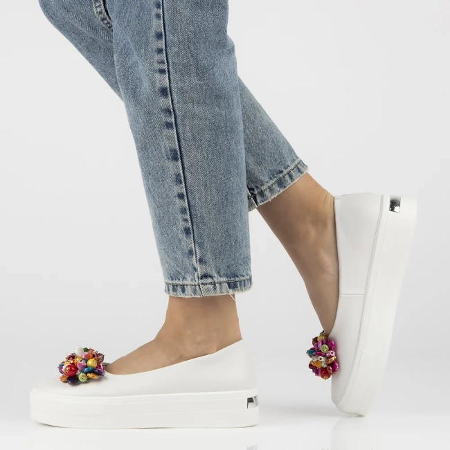 Skórzane półbuty na platformie Filippo DP6024/25 WH białe