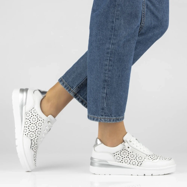 Skórzane sneakersy na platformie Filippo DP7677/26 WH białe