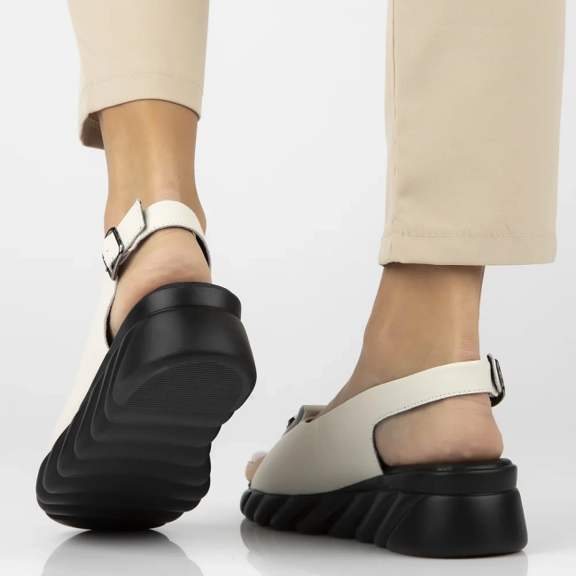 Skórzane sandały na koturnie Filippo DS7011/25 BE beżowe