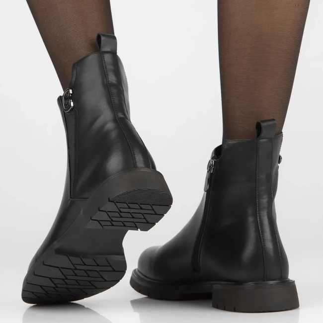 Leather ankle boots Filippo DBT6586/24 BK black