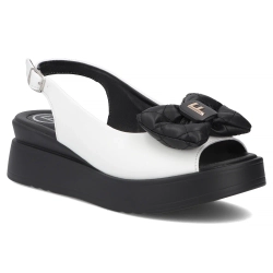 Skórzane sandały na platformie Filippo DS7805/26 WH białe